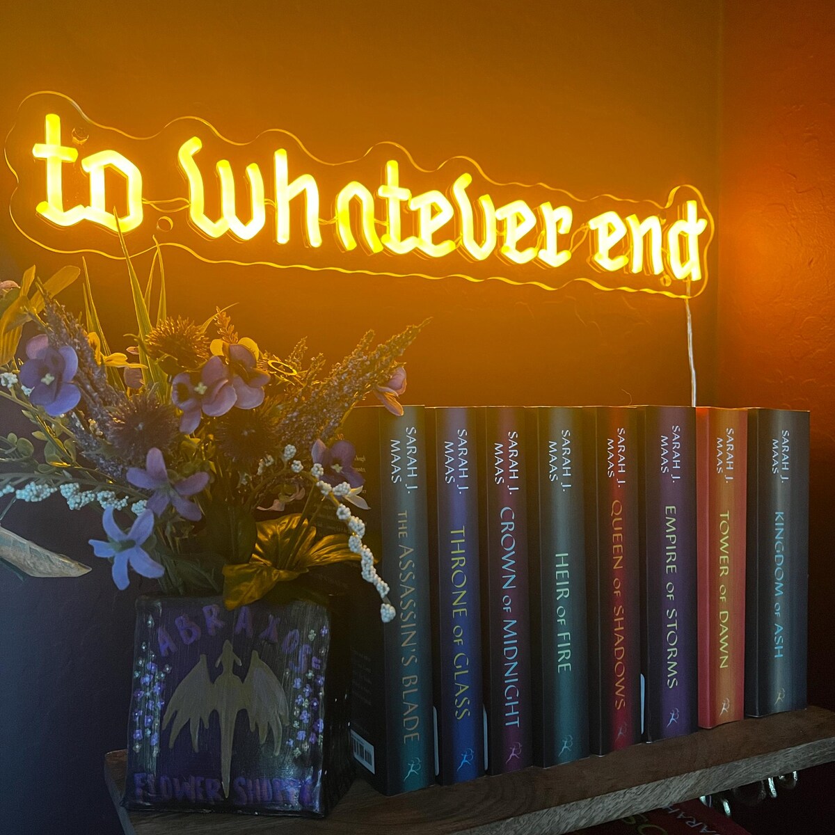 Outdoor Lighting Quotes - Neonbord met willekeurige tekst: ACOTAR Fantasy
